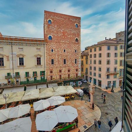 Apartmentsarena - Suite Mercatorum - Piazza Erbe Verona Eksteriør billede
