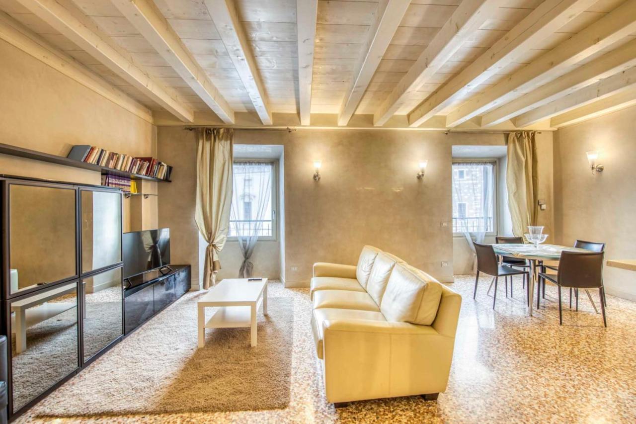 Apartmentsarena - Suite Mercatorum - Piazza Erbe Verona Eksteriør billede