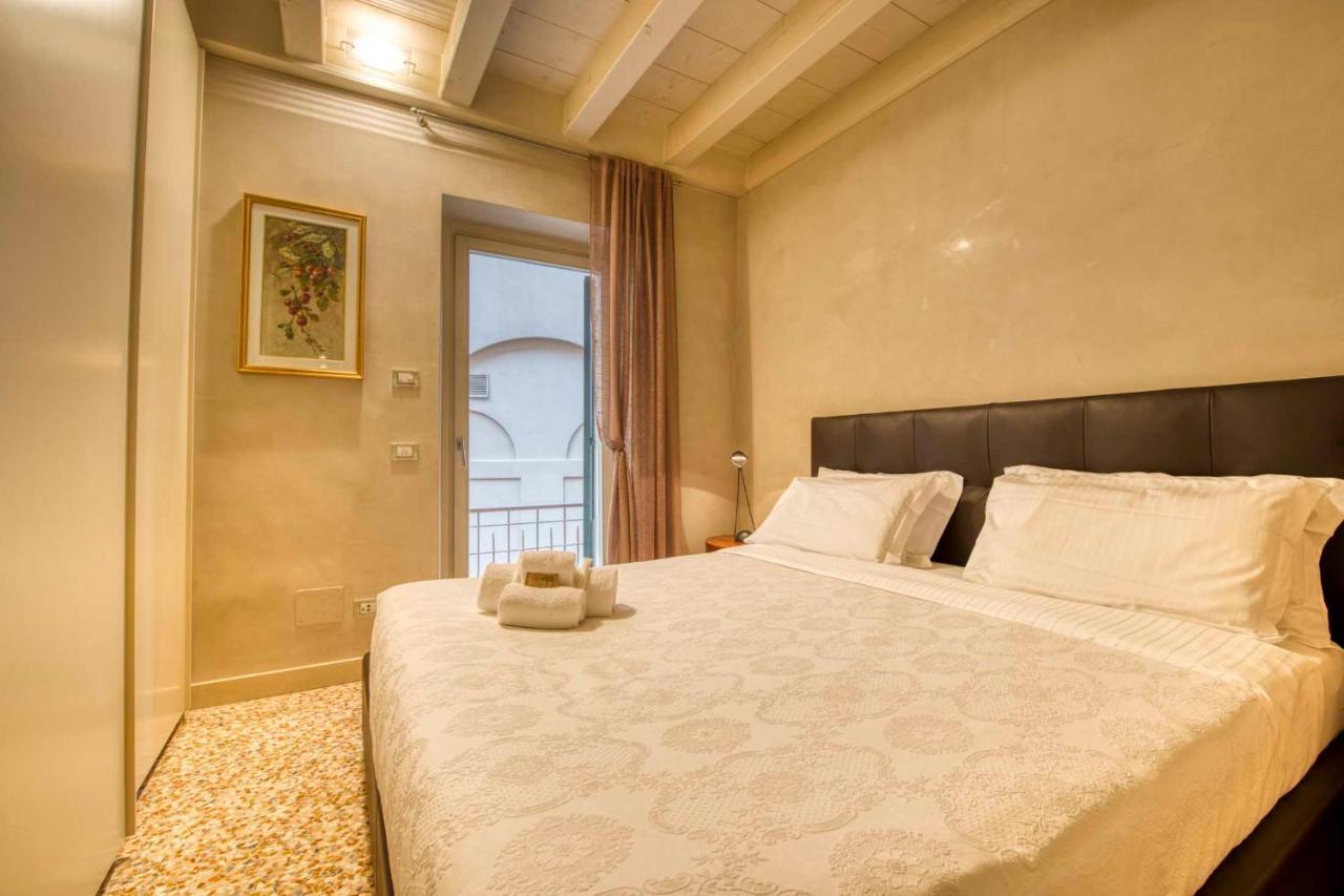 Apartmentsarena - Suite Mercatorum - Piazza Erbe Verona Eksteriør billede