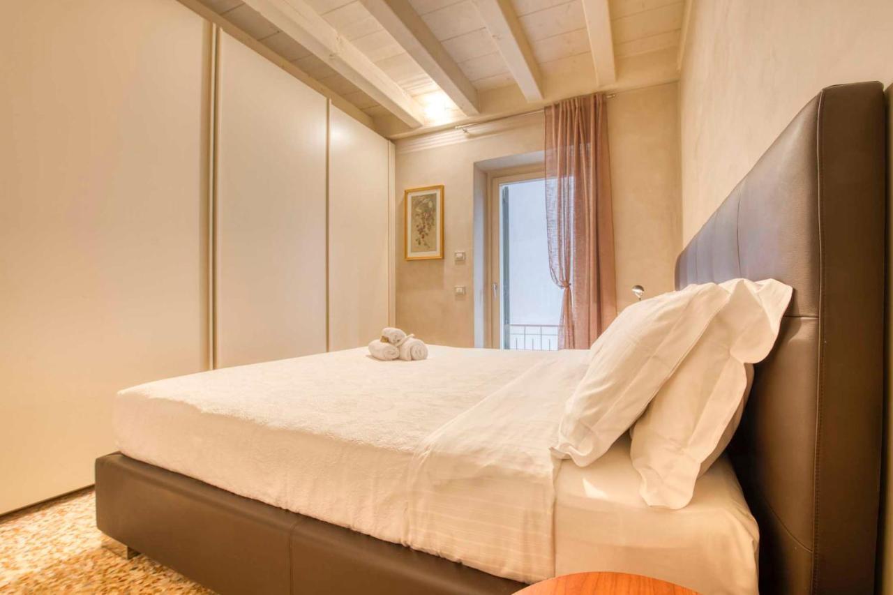 Apartmentsarena - Suite Mercatorum - Piazza Erbe Verona Eksteriør billede