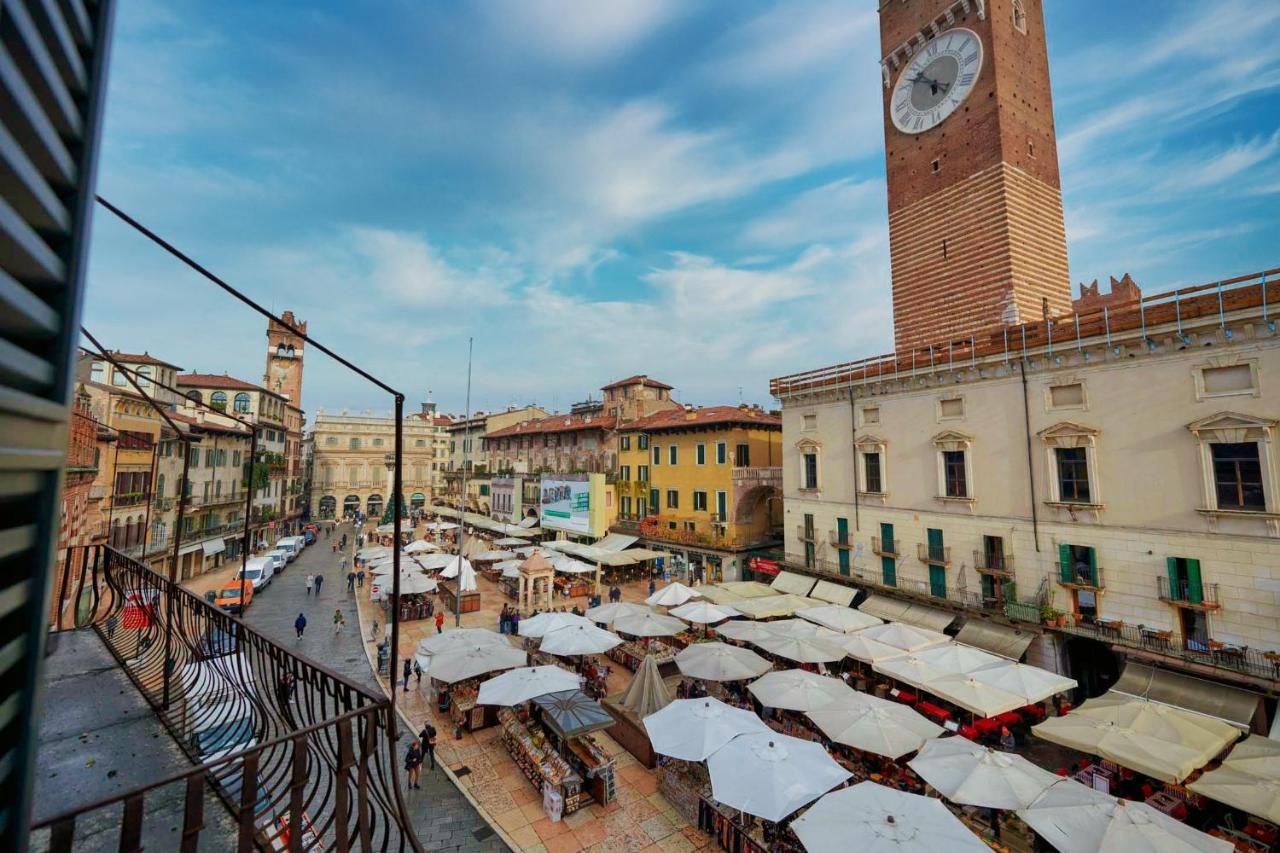 Apartmentsarena - Suite Mercatorum - Piazza Erbe Verona Eksteriør billede
