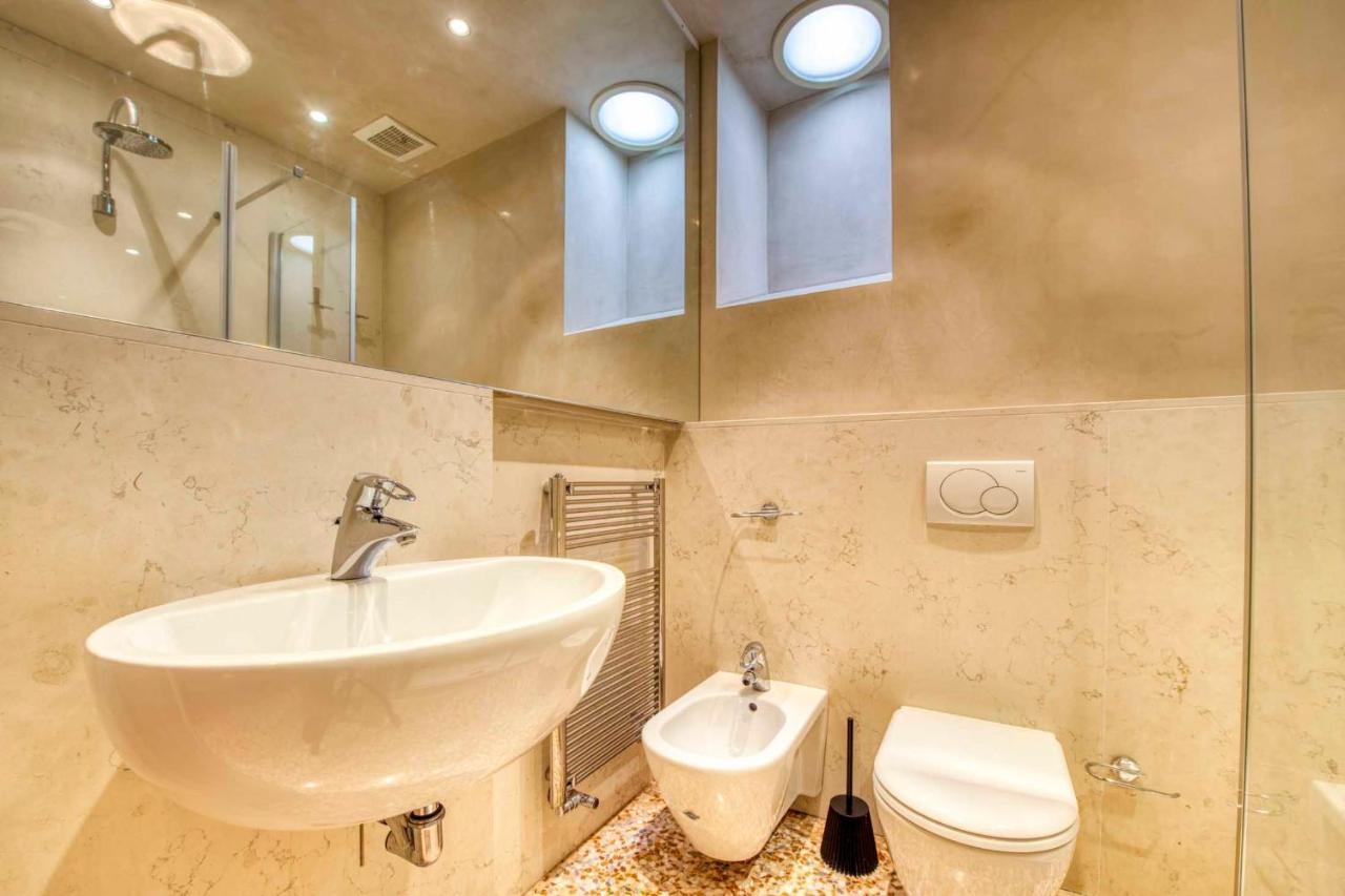 Apartmentsarena - Suite Mercatorum - Piazza Erbe Verona Eksteriør billede