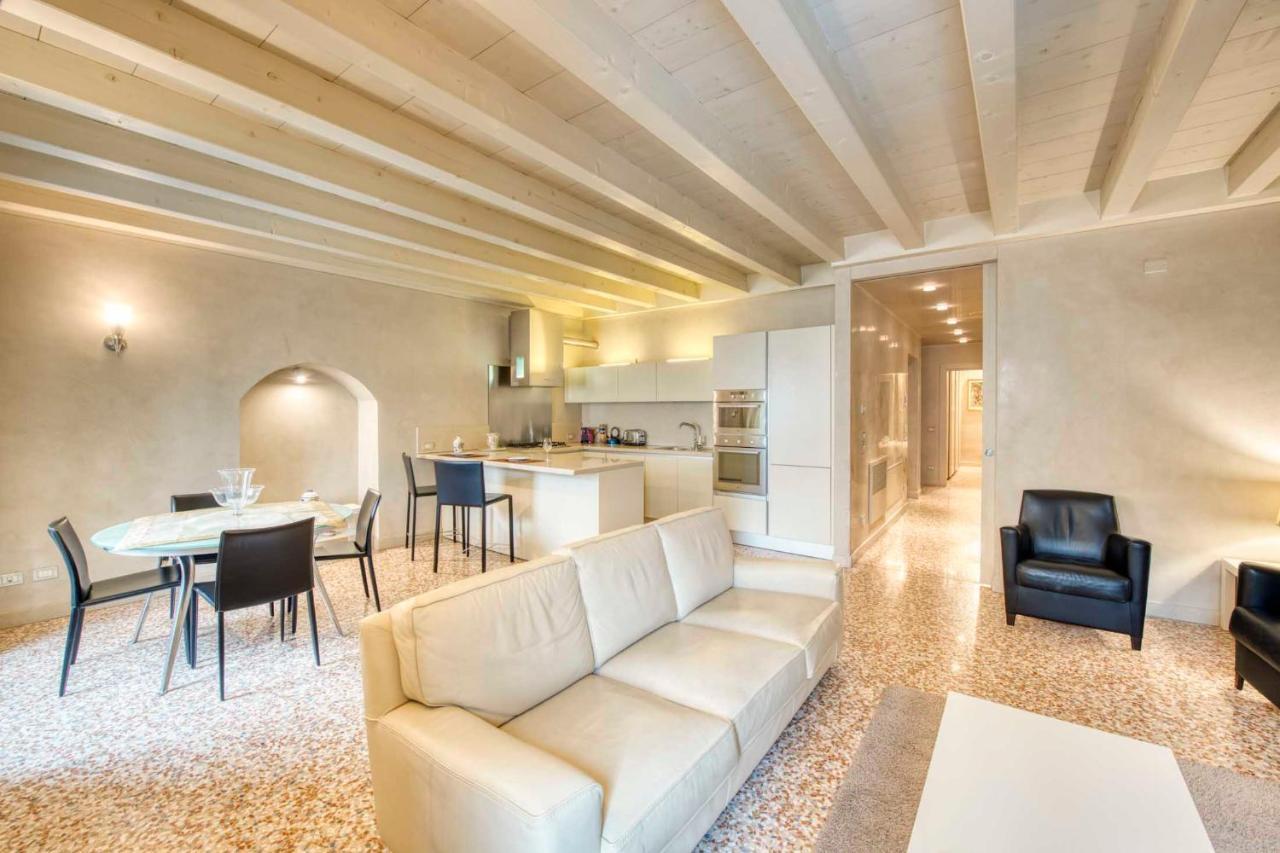 Apartmentsarena - Suite Mercatorum - Piazza Erbe Verona Eksteriør billede