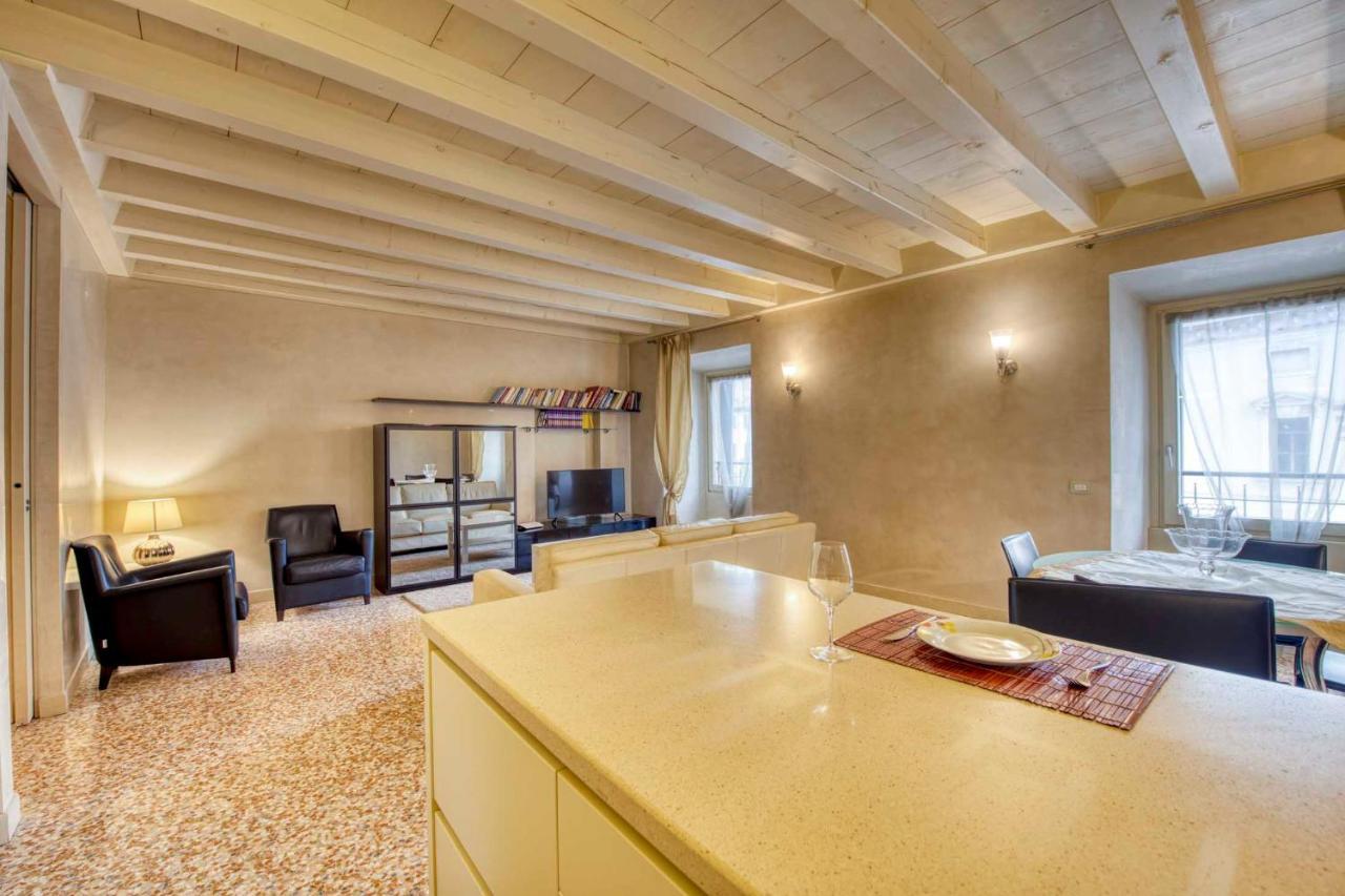 Apartmentsarena - Suite Mercatorum - Piazza Erbe Verona Eksteriør billede