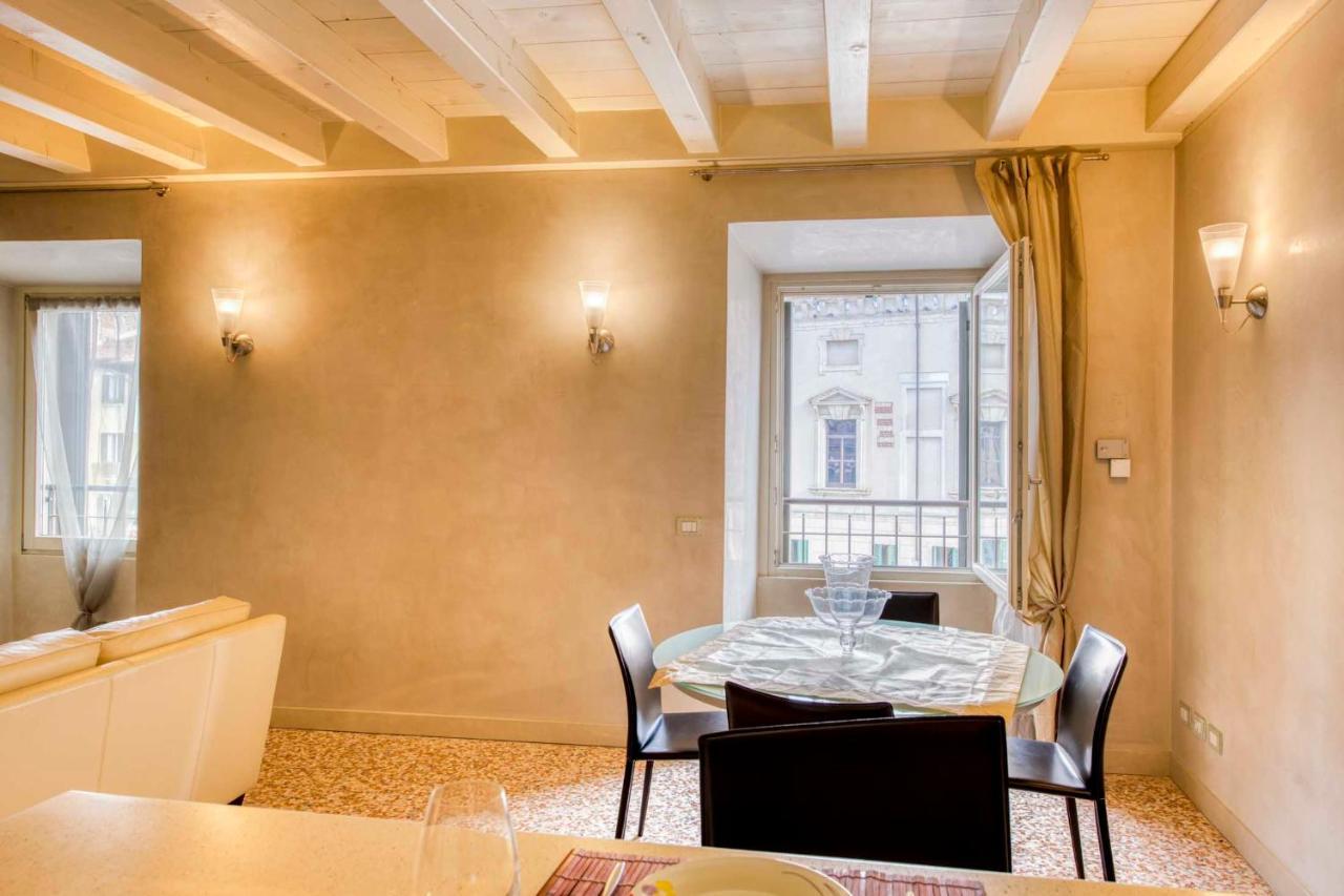Apartmentsarena - Suite Mercatorum - Piazza Erbe Verona Eksteriør billede