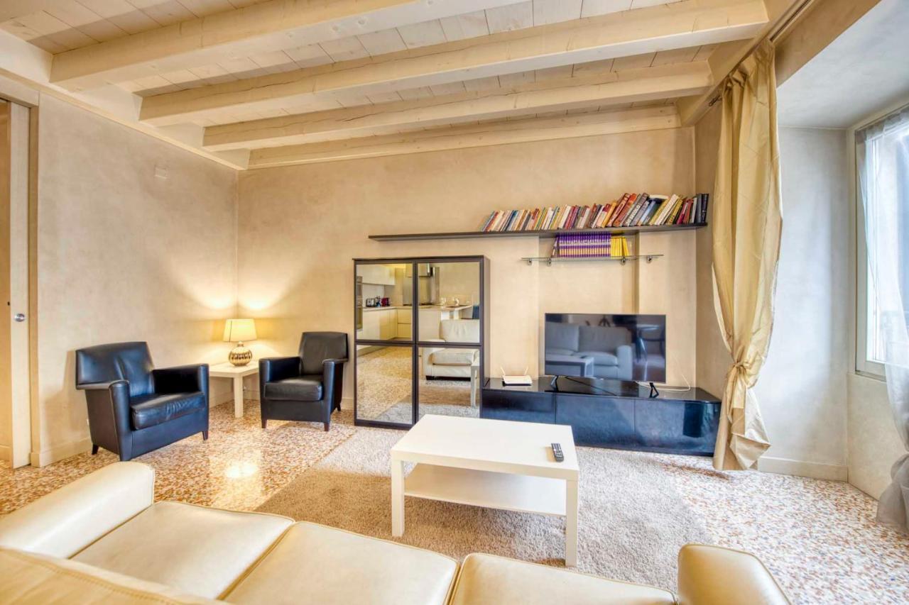 Apartmentsarena - Suite Mercatorum - Piazza Erbe Verona Eksteriør billede