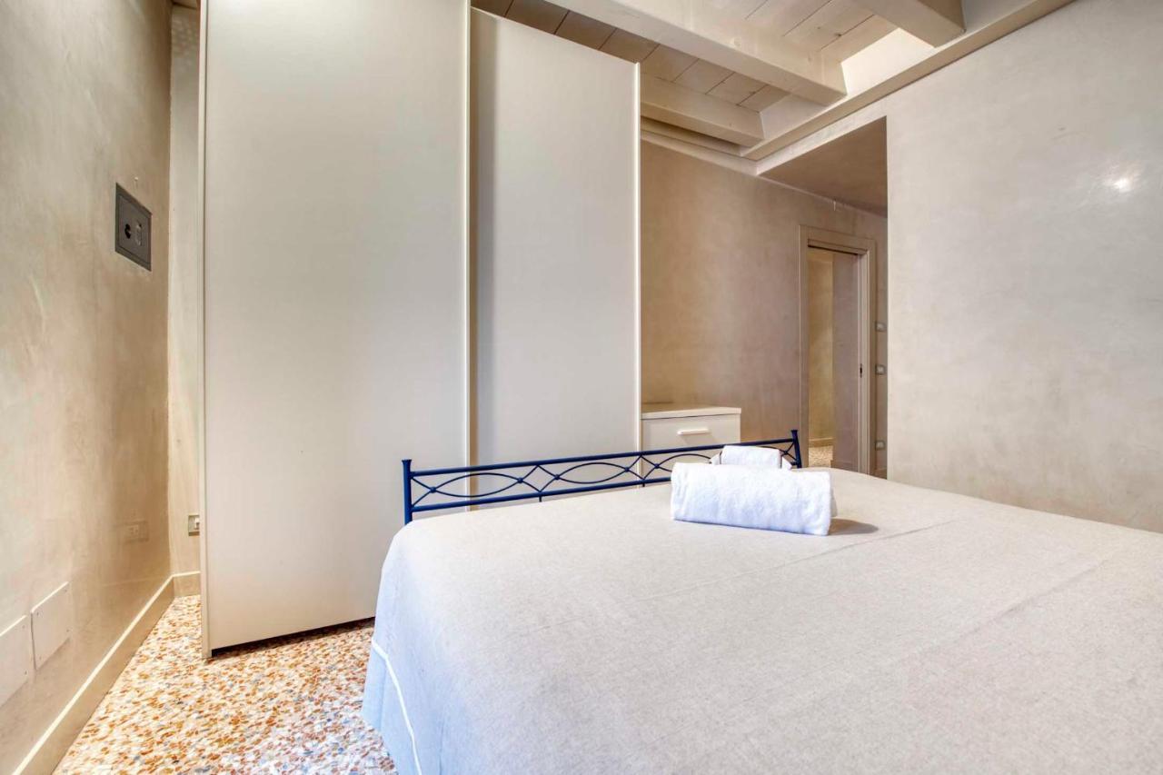 Apartmentsarena - Suite Mercatorum - Piazza Erbe Verona Eksteriør billede