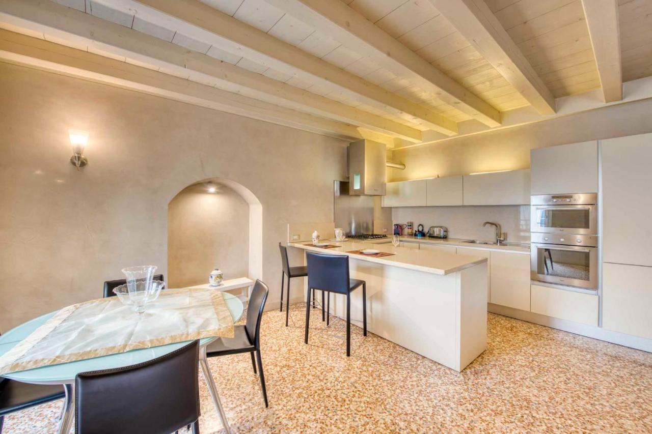 Apartmentsarena - Suite Mercatorum - Piazza Erbe Verona Eksteriør billede