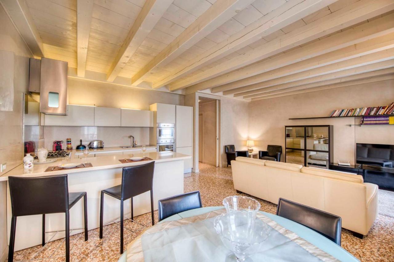 Apartmentsarena - Suite Mercatorum - Piazza Erbe Verona Eksteriør billede
