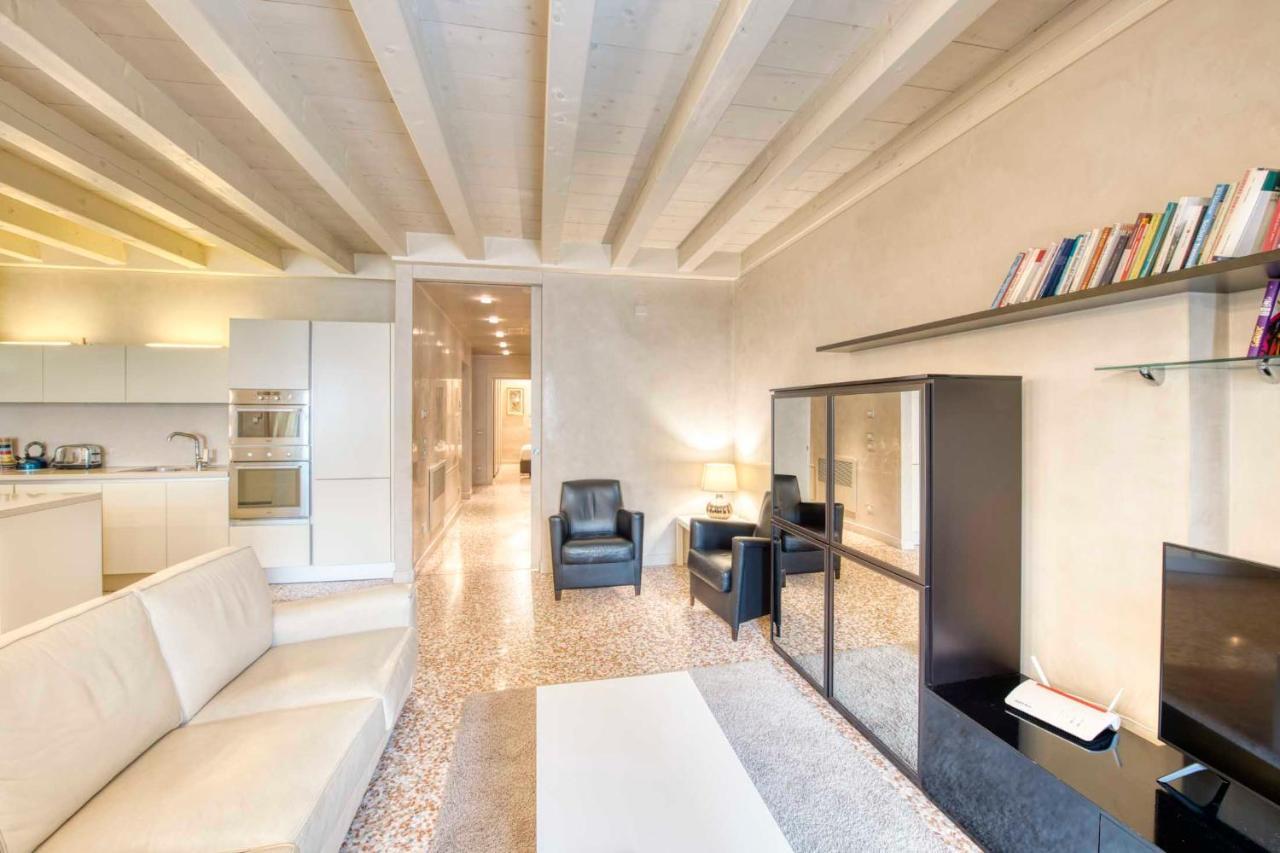 Apartmentsarena - Suite Mercatorum - Piazza Erbe Verona Eksteriør billede