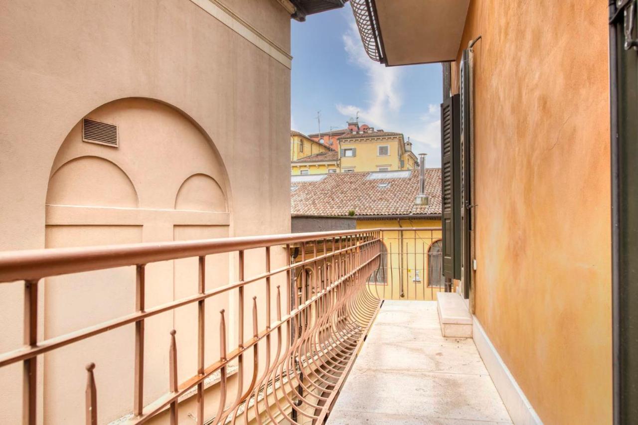 Apartmentsarena - Suite Mercatorum - Piazza Erbe Verona Eksteriør billede